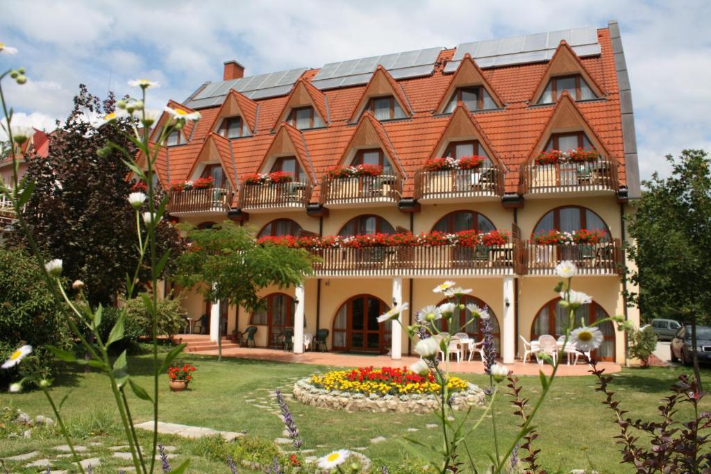 Agnes Hotel Хевиз Экстерьер фото